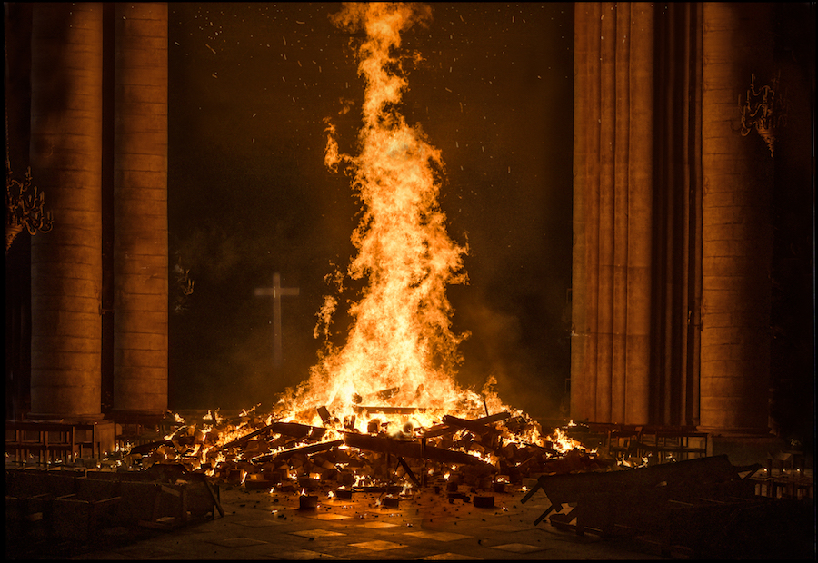 Notre-Dame brûle, le nouveau frilm événement de Jean-Jacques Annaud.